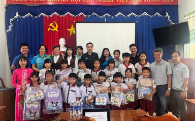 Tiếp sức trẻ em đến trường: Lan tỏa yêu thương từ cửa khẩu biên giới